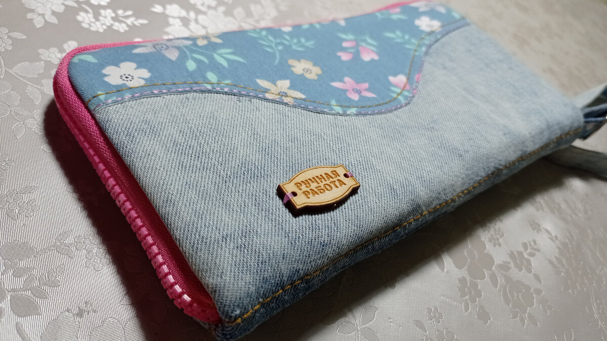 Ткани использованные в этой работе джинсы и сатин.  Ссылка на процесс пошива 