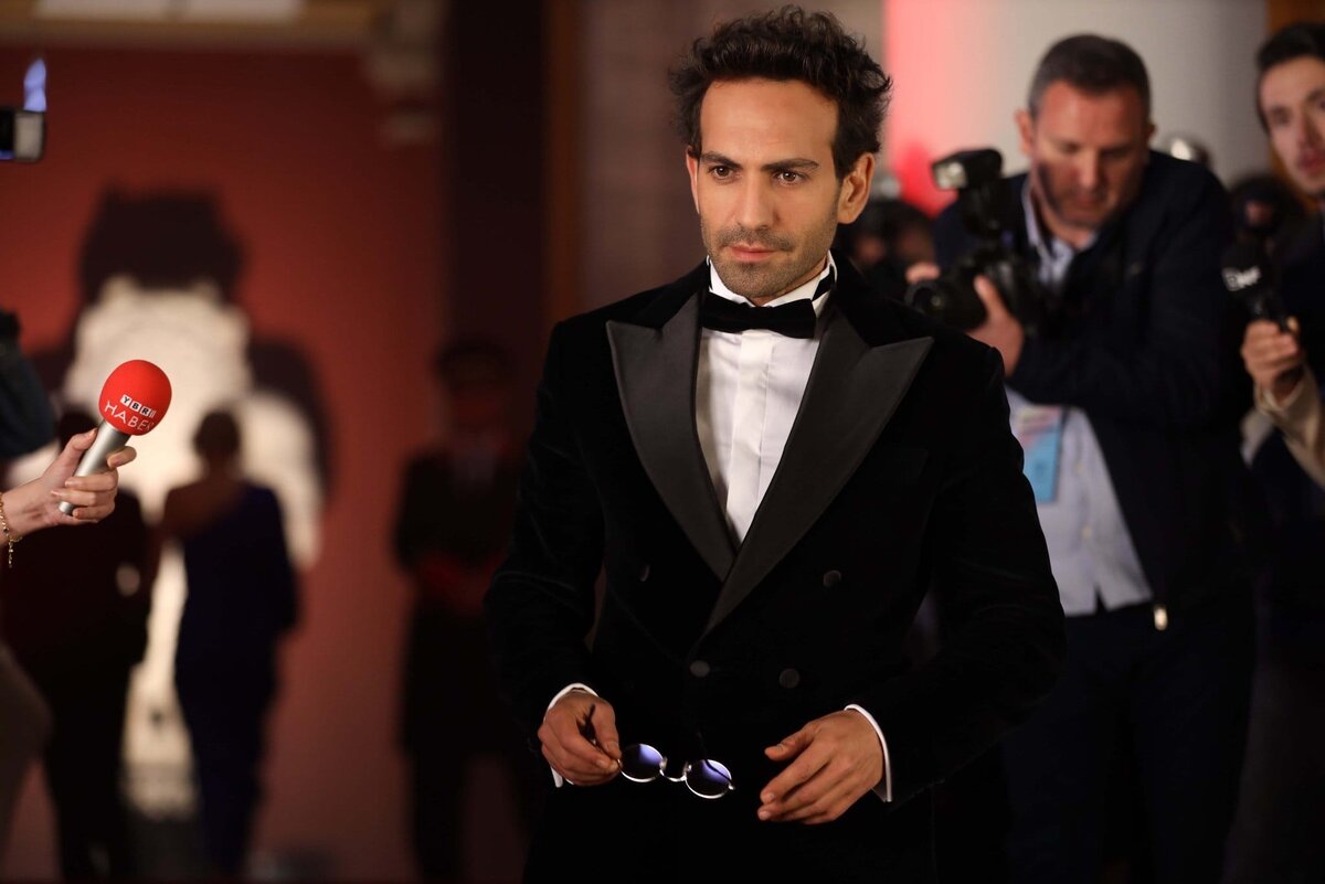 Кадры к 1 серии «Между миром и мной»