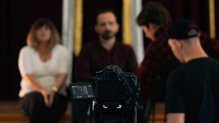     VII фестиваль игрового любительского кино в Хабаровске завершится подведением итогов основной программы и разбором творчества детской киносмены КДЦ «Созвездие» и смены кинолагеря «Вкратце-2022».