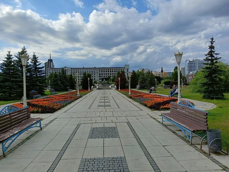 Парк Тысячелетия Казани открыли в 2005 году, в честь юбилея города, это один из самых молодых парков в столице Республики Татарстан, его второе название — «Миллениум».