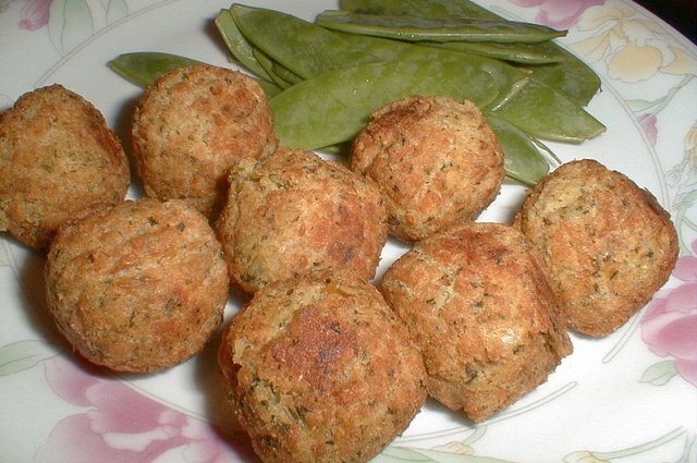    Где ударение в слове «тефтели»?