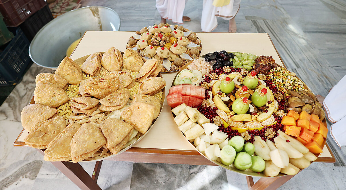 Угощение - прасад Сарасвати. Фото: rkmvu.ac.in