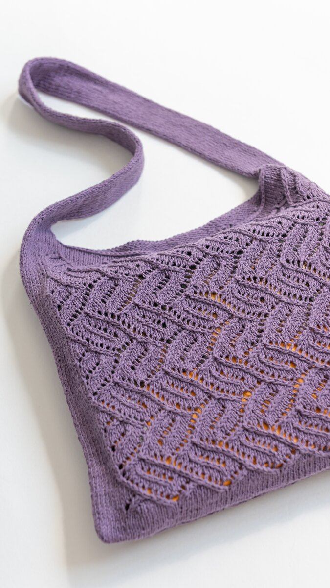 Узор графичный. Главное не запутаться в убавках и накидах