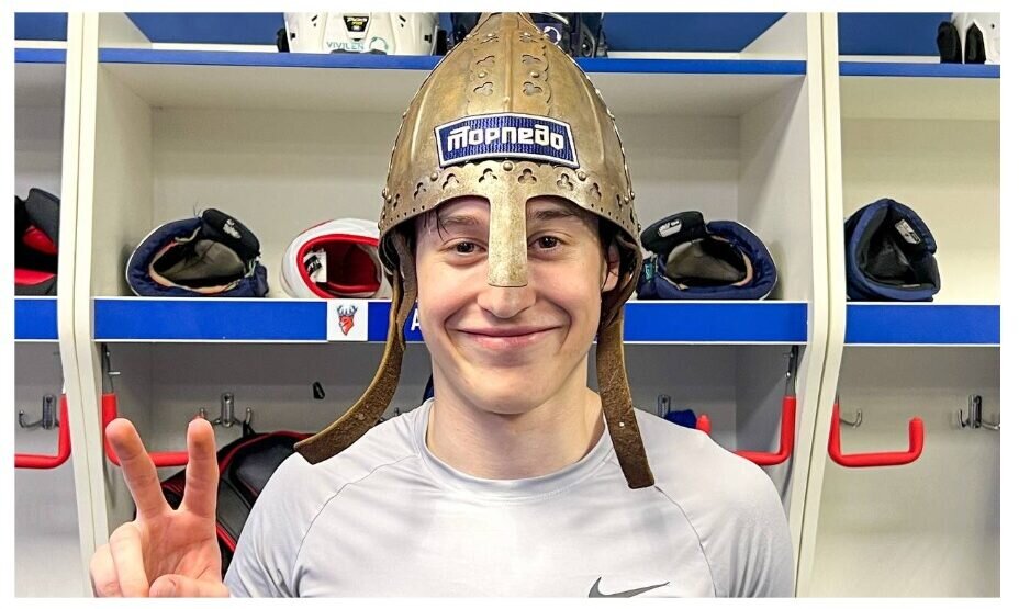    Василий Атанасов — главный герой встречи против СКА. Фото: соцсети ХК «Торпедо»