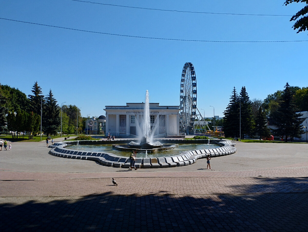 Центральный выставочный павильон, светомузыкальный фонтан, колесо обозрения "Небо 33" (ФОТО АВТОРА)