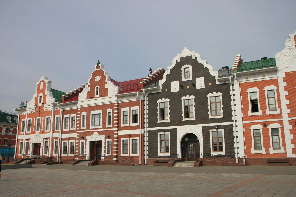Невероятная школа-замок в самом странном городе России