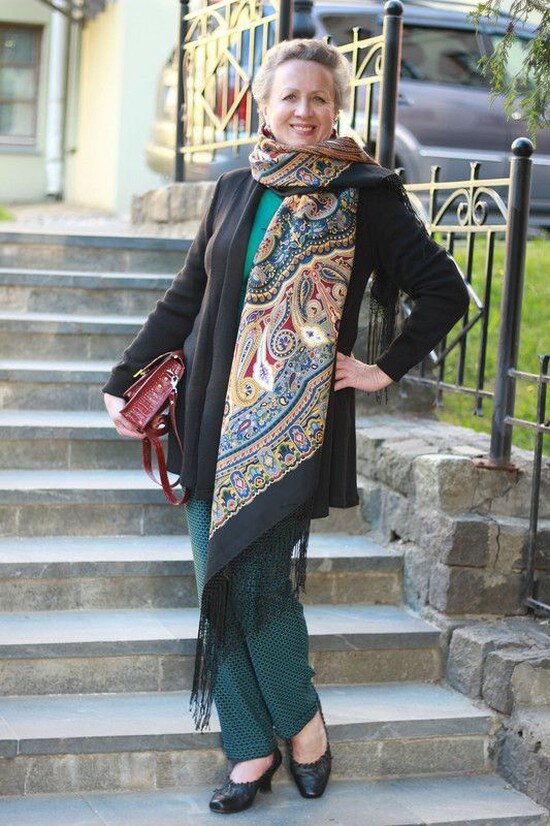 Как красиво носить платок: стильные образы, которые завораживают