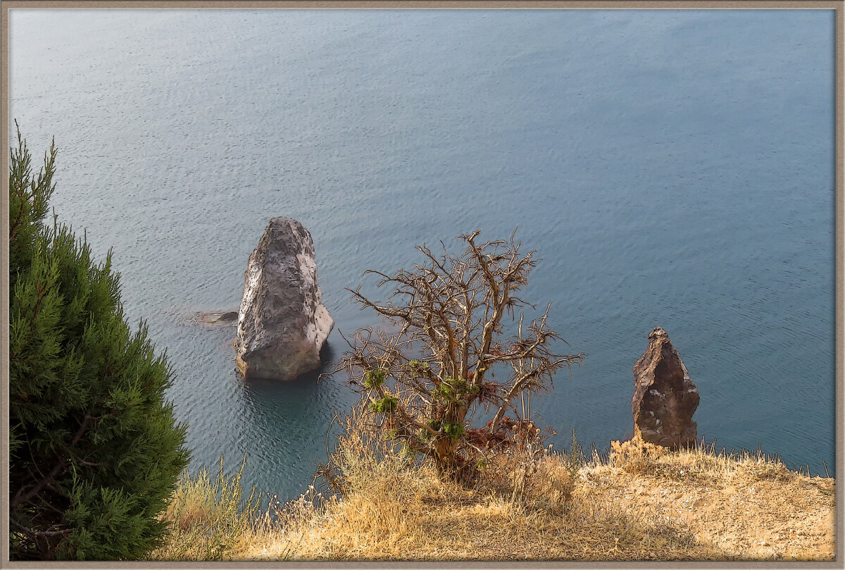 Скалы Орест и Пилат