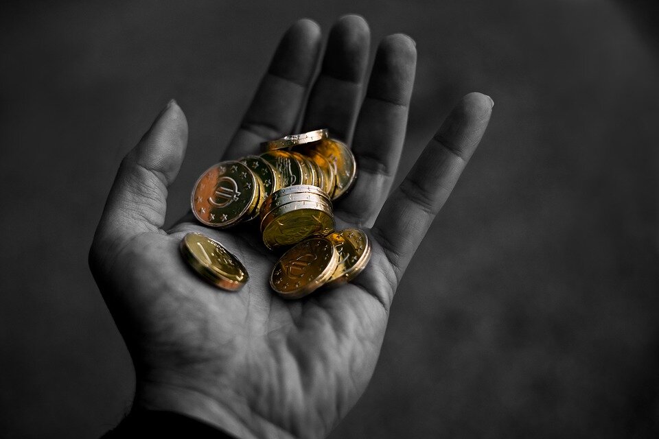 https://cdn.pixabay.com/photo/2019/02/18/22/39/money-4005690_960_720.jpg