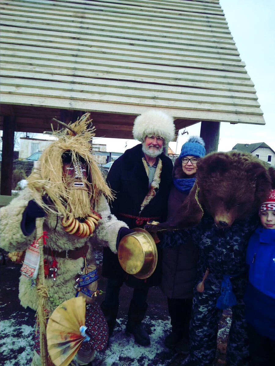 Лайфстайл: Есть ли жизнь на пенсии. С директором музея среди ряженых