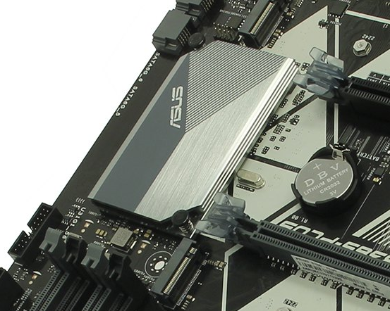 "-Видишь радиатор?
-Нет.
-А он есть!" Asus PRIME B365-PLUS.