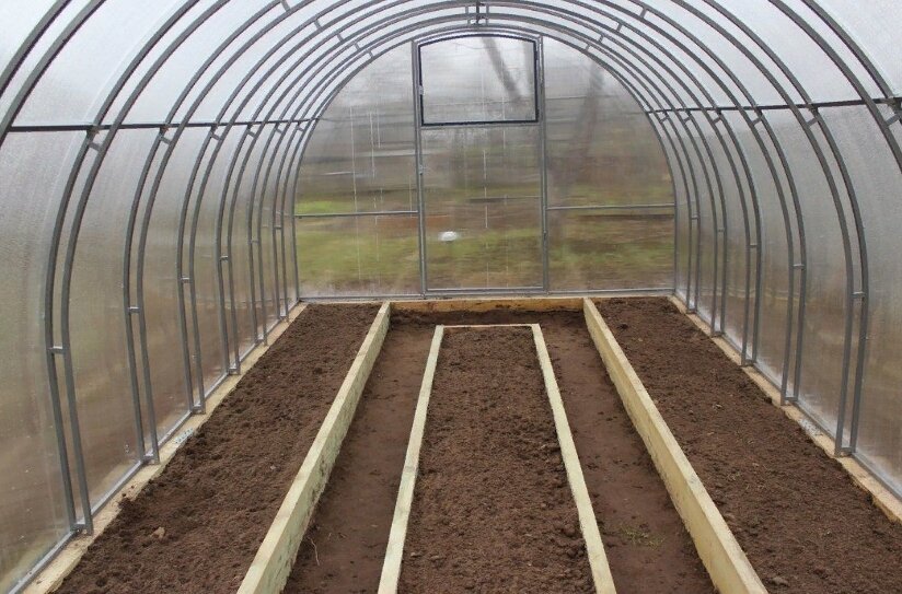 Теплица по весне