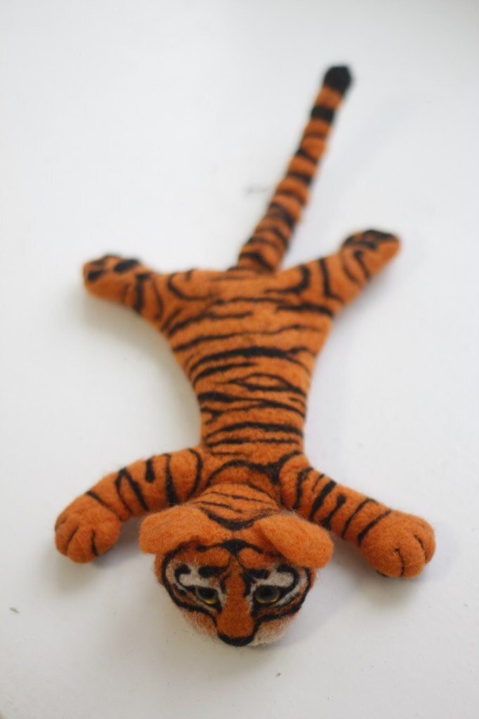 вид сверху,  милые лапки задние получились