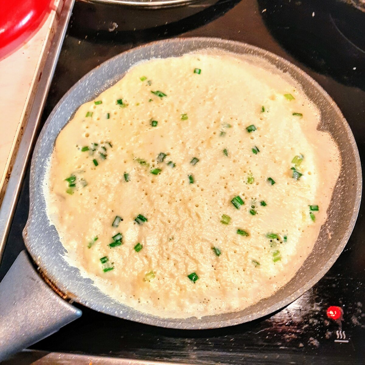 Сырные блинчики с зелёным луком. Простой рецепт, вкусного завтрака.