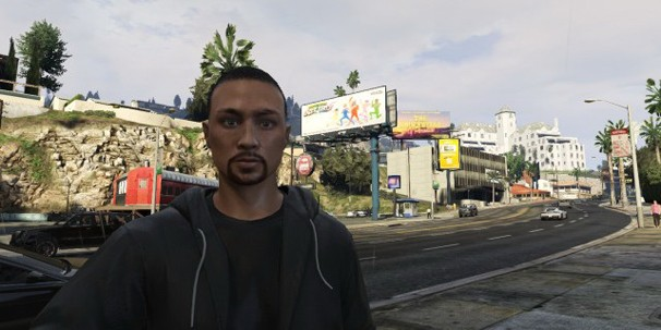 Редактор персонажей здесь необычный, но лица в итоге получаются на удивление естественные.



ЭТО ВАЖНО: весь Лос-Сантос и его окрестности поделен между шестнадцатью игроками, и столкнетесь ли вы с кем-нибудь из них — еще большой вопрос. Если играете с друзьями или с членами своей банды (а именно к ним преимущественно нас «закидывает» игра), то наверняка отправитесь на поиски приключений в приятной компании. С незнакомцами же чувствуешь себя ненамного спокойнее, чем во время путешествий по миру DayZ, — никогда не знаешь, окажется человек адекватным или попытается вас убить. Впрочем, если в городе общения порой не хватает, то по ходу самих матчей избежать плотных контактов вряд ли удастся. Чтобы отправиться на дело, достаточно подъехать к одной из разбросанных по локации отметок (каждая символизирует определенный режим), получить смску с приглашением на миссию или самому присоединиться к чьей-нибудь игре, выбрав нужный пункт в меню сотового телефона.