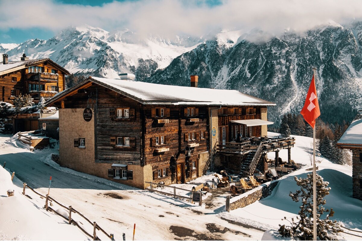 Ресторан Guarda Val с открытой солнечным лучам террасой