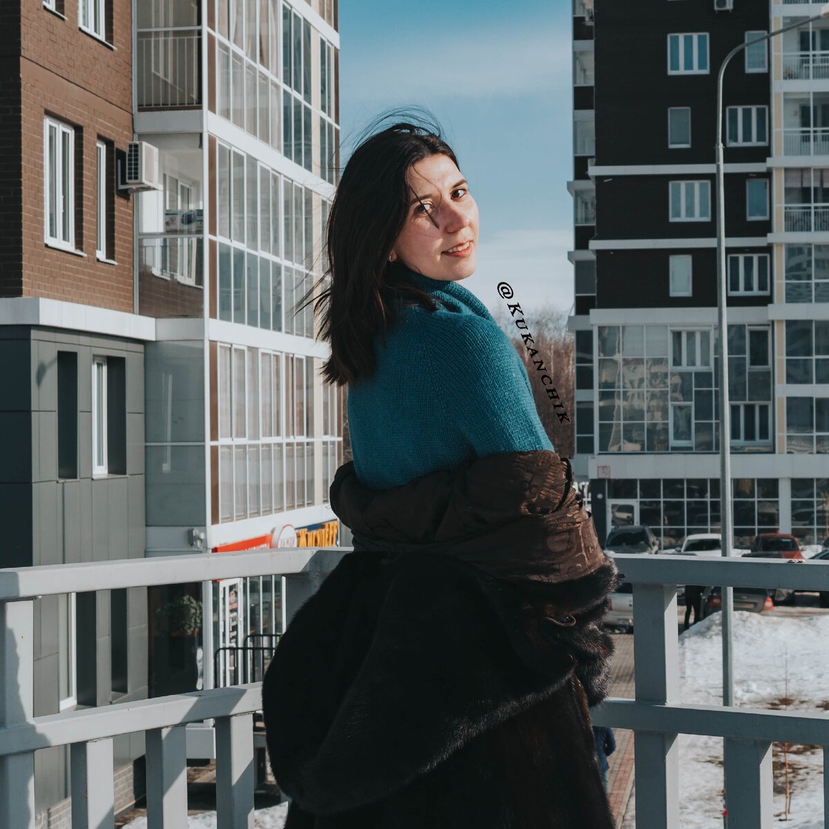 Я в свитере-худи из итальянского бобинного мериноса с люрексом