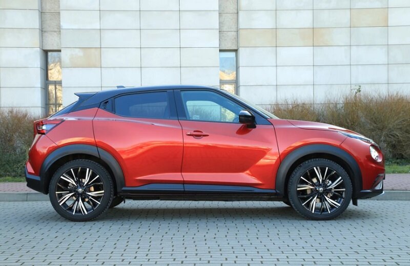   Новый городской кроссовер Nissan привлекает внимание смелым дизайном кузова и 19-дюймовыми колесами.-2