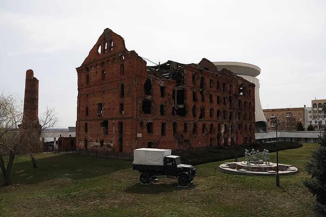 хутор озерки иловлинский район. в волгограде стоит дом в котором. дом павлова в сталинграде сталинградская битва. дом братьев серебряковых волгоград. в волгограде стоит дом в котором.