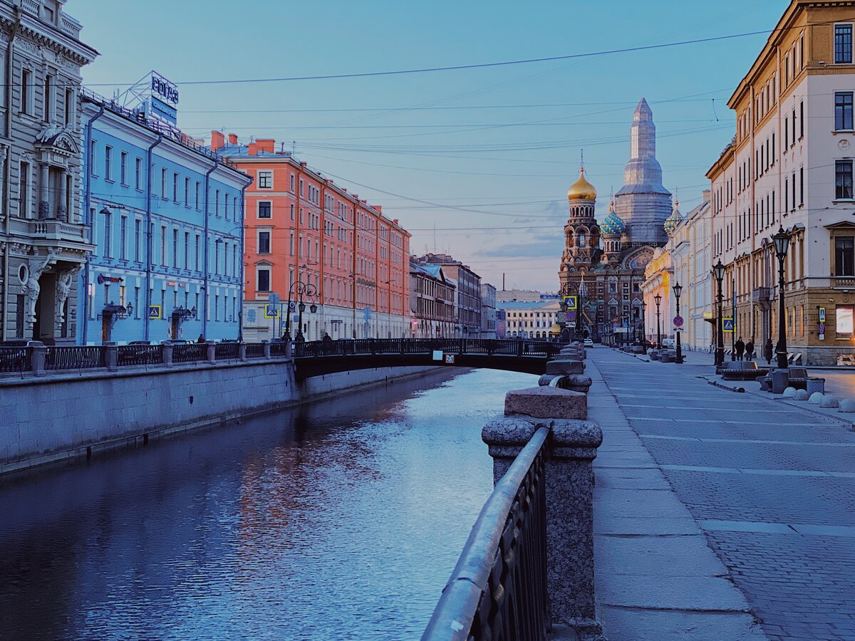 Код питера городской. Улица Петербурга без людей. Питер без людей. Улочки Питера для прогулки. Санкт-Петербург Эстетика.