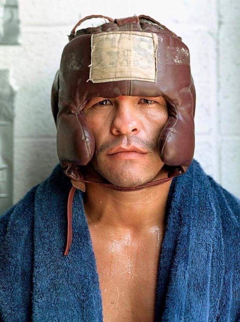 Артуро Гатти в шлеме мексиканского стиля 