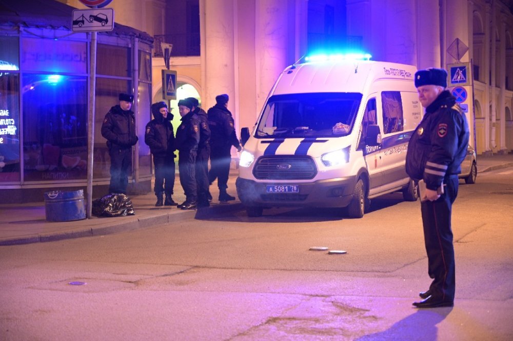 Рейд полиции по проверке заведений на улице Рубинштейна. Фото Георгия Маркова, Twitter|pixsl_markov