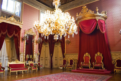 интерьер одного из королевских дворцов Лиссабона