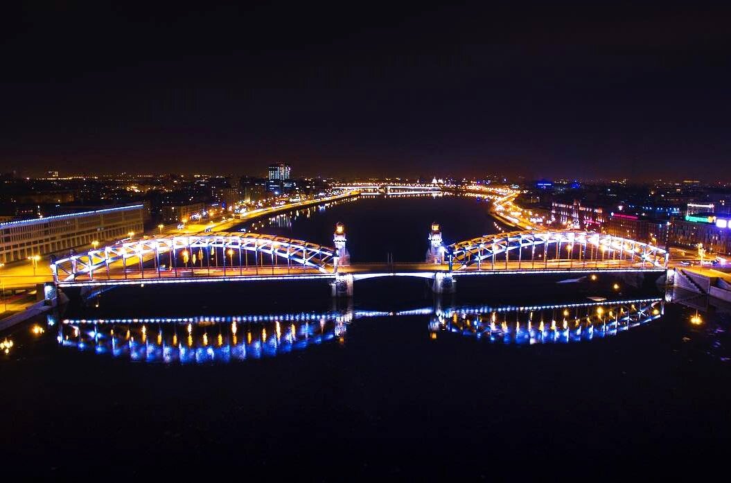 Огни Большеохтинского моста. Автор фото: Константин Беркутов