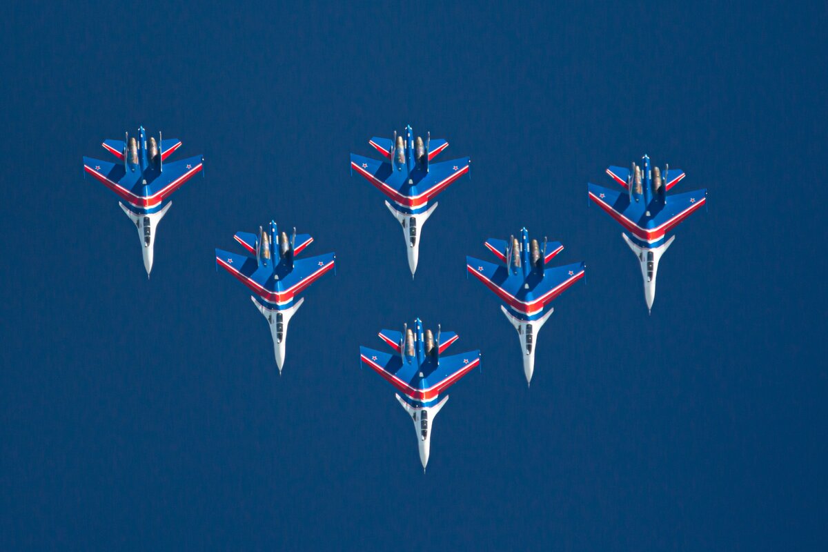 6-ка самолетов Су-30СМ Русских Витязей