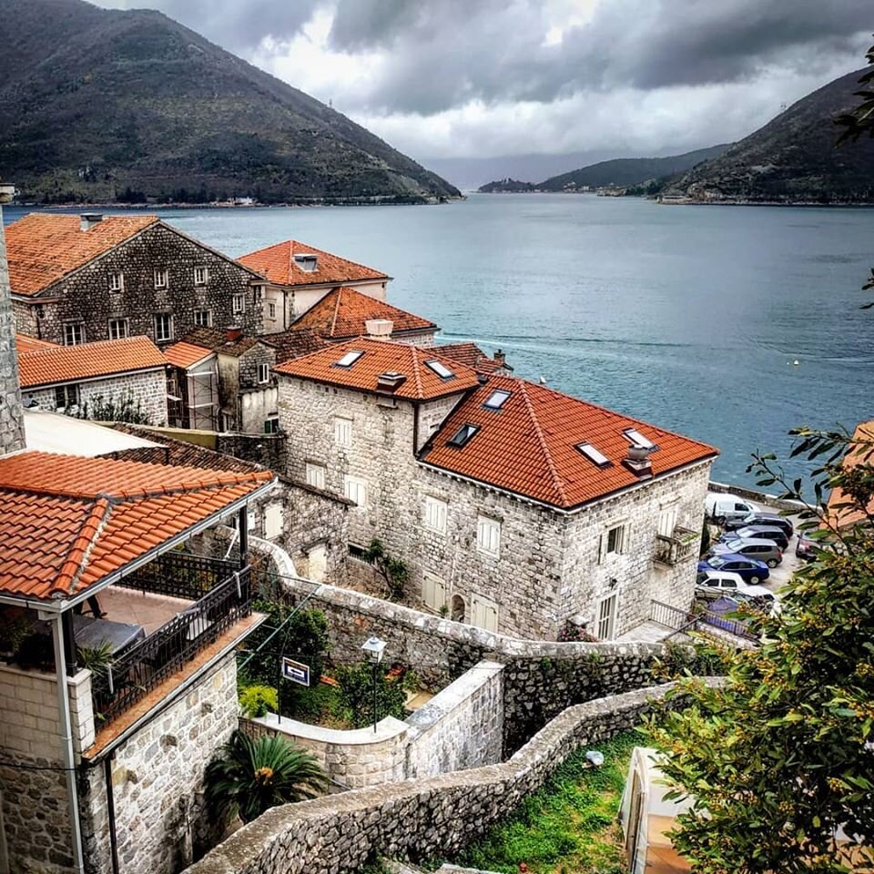 порто нови черногория. мост миллениум в подгорице. будванская ривьера черногория. столица черногории название столицы. никшич черногория.