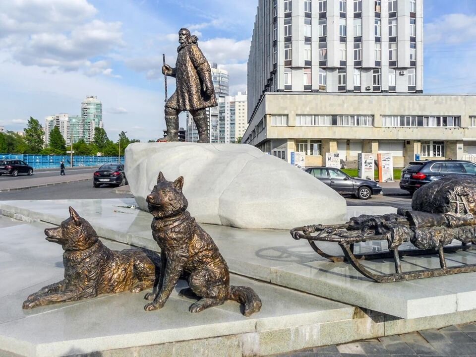 Памятник "Первопроходцам и исследователям Арктики"(фото из интернета)