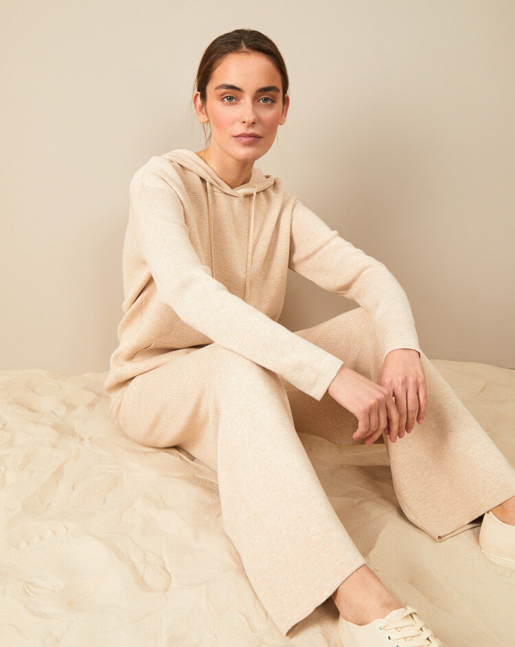Брюки и худи из трикотажа https://12storeez.com/catalog/trikotaz/bruki-iz-trikotaza-bezevyj https://12storeez.com/catalog/trikotaz/kostum-hudi-i-bruki-color2