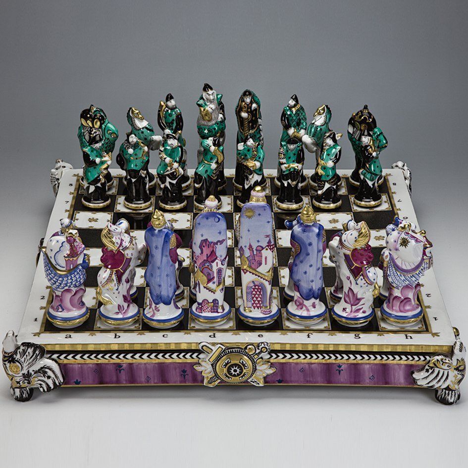 Еропкина Эльвира Игоревна (1944–2004). Шахматы «Руслан и Людмила». 1981. ЛФЗ. Музей Императорского фарфорового завода / Государственный Эрмитаж
