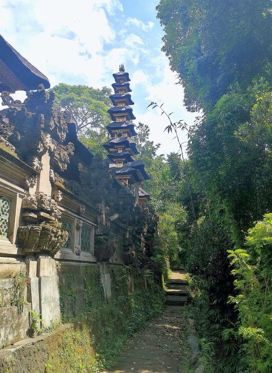 Не важно в какой храм ты ходишь, Православный, Индонезийский или Свой. Главное - Вера!