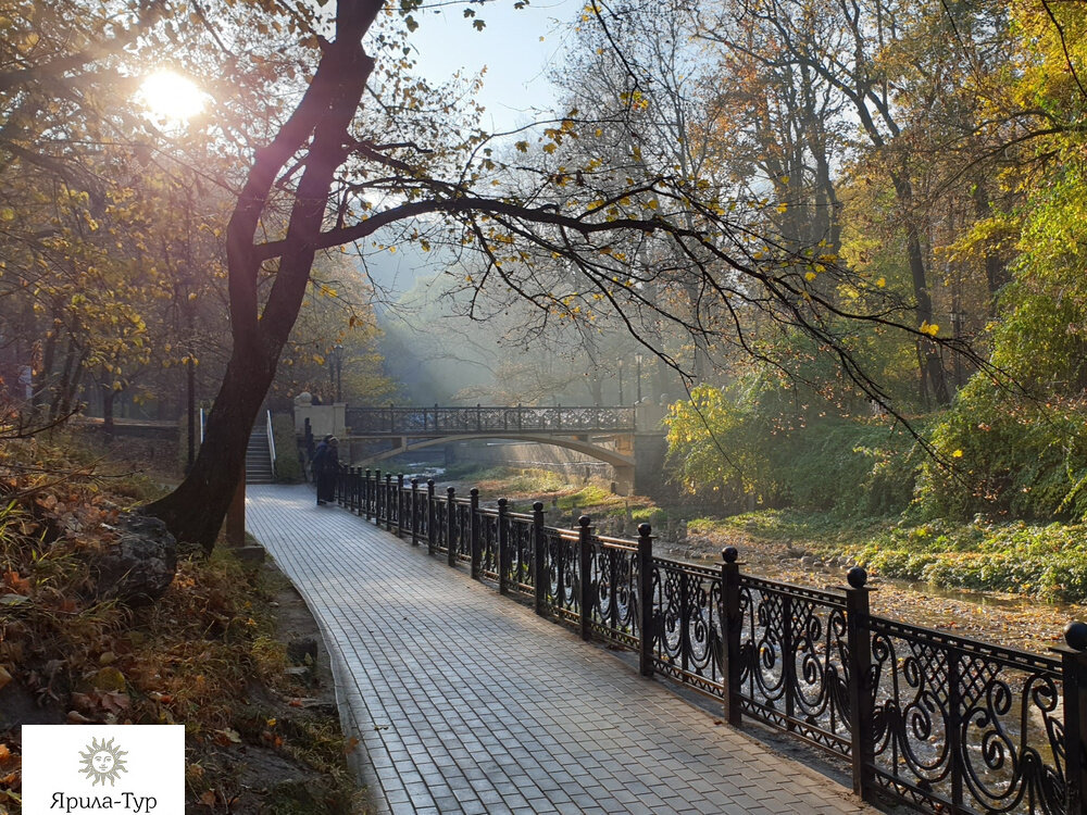 Национальный парк кисловодский курортный бул. Кисловодск осень Курортный Курортный парк. Нац парк Кисловодский. Курортный парк Кисловодск осенью.