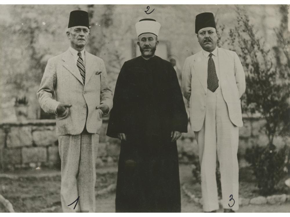 В центре - Амин аль-Хусейни (1936 г.)