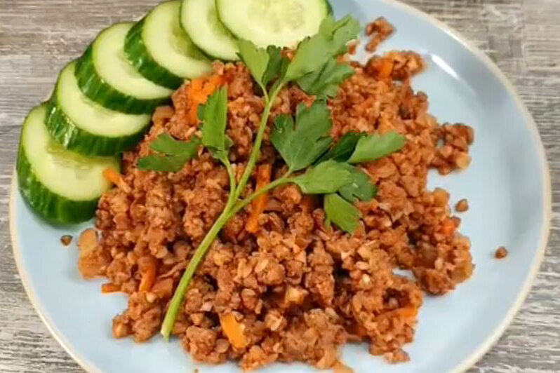 КБЖУ на 100 гр: 124 ккал; Белки - 9,8 гр; Жиры - 5 гр; Углеводы - 9,7 гр.