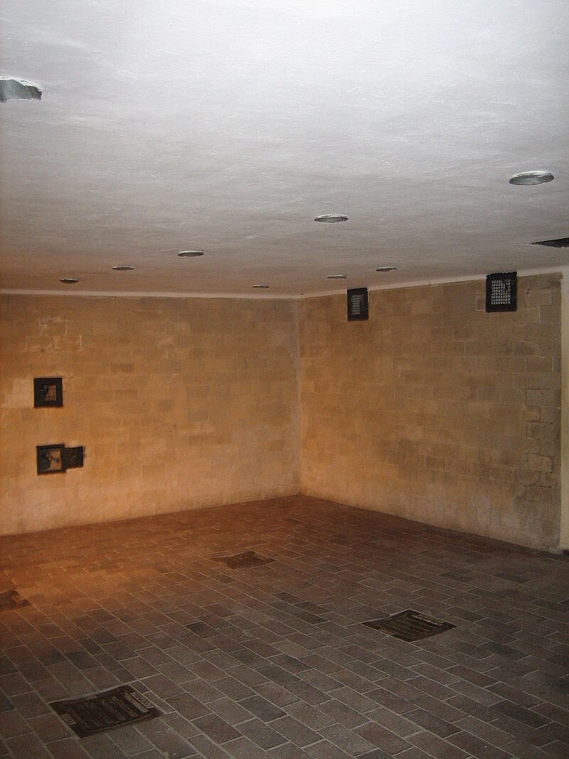 Газовая камера в Дахау. Источник фото - сайт Википедия