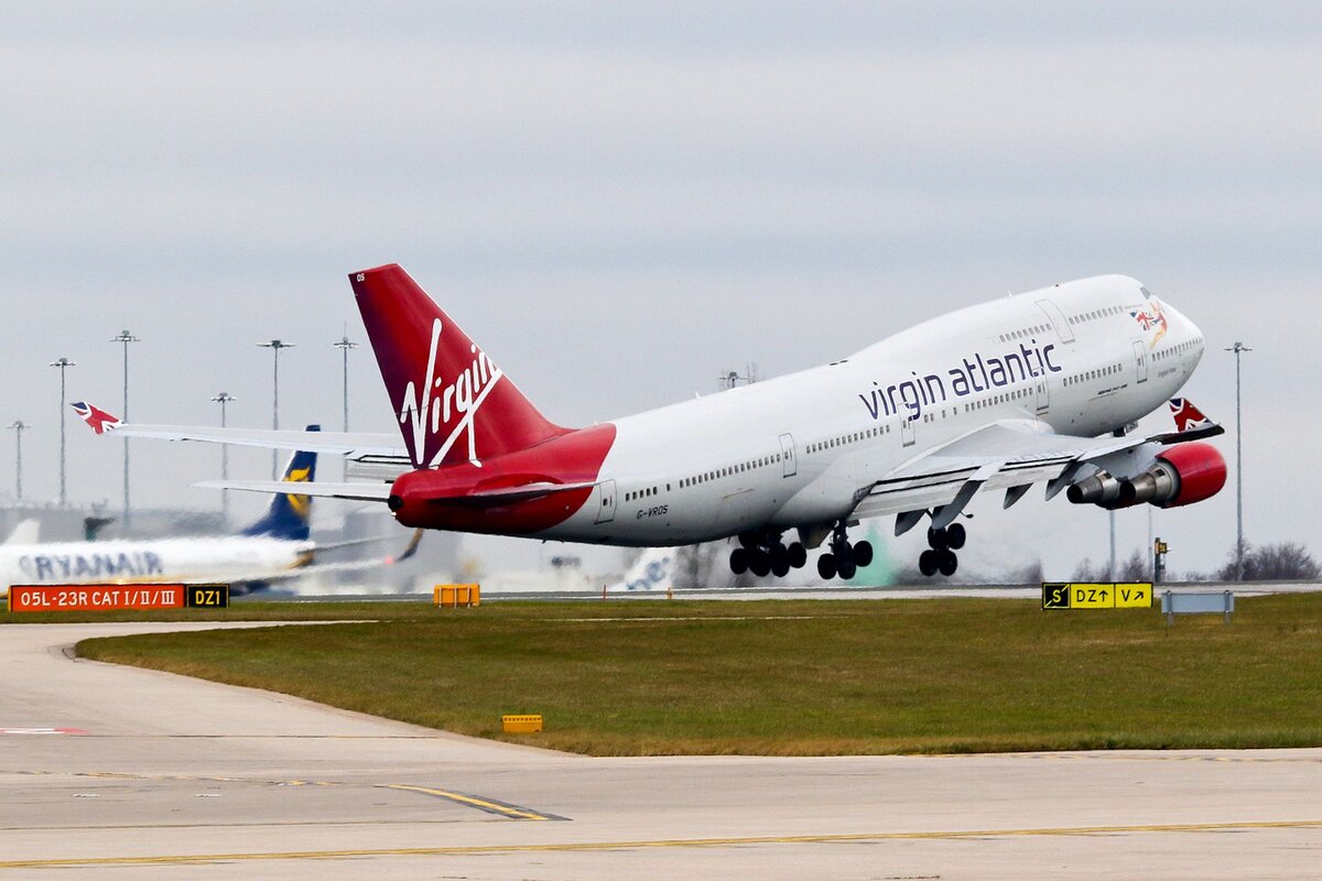 Virgin Atlantic даже не позволит поклонникам попрощаться с "королевой небес": вряд ли было бы возможно в нынешних условиях организовать праздник подобно тому, какой устроили Delta Air Lines и United три года назад при списании своих 747-х