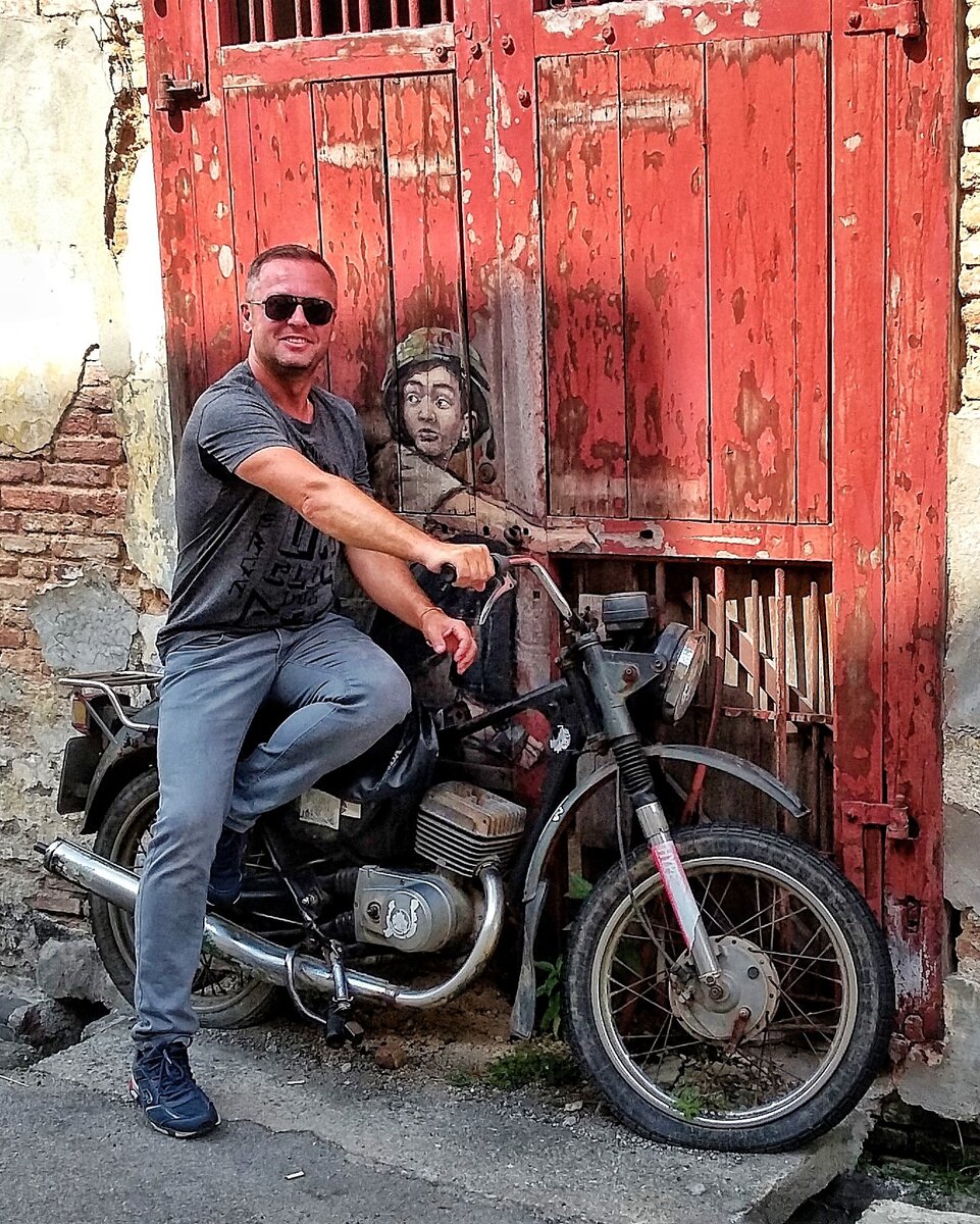 "А ну, щенок, в сторону! Пшел отсюда!"(с) Моя очередь кататься)