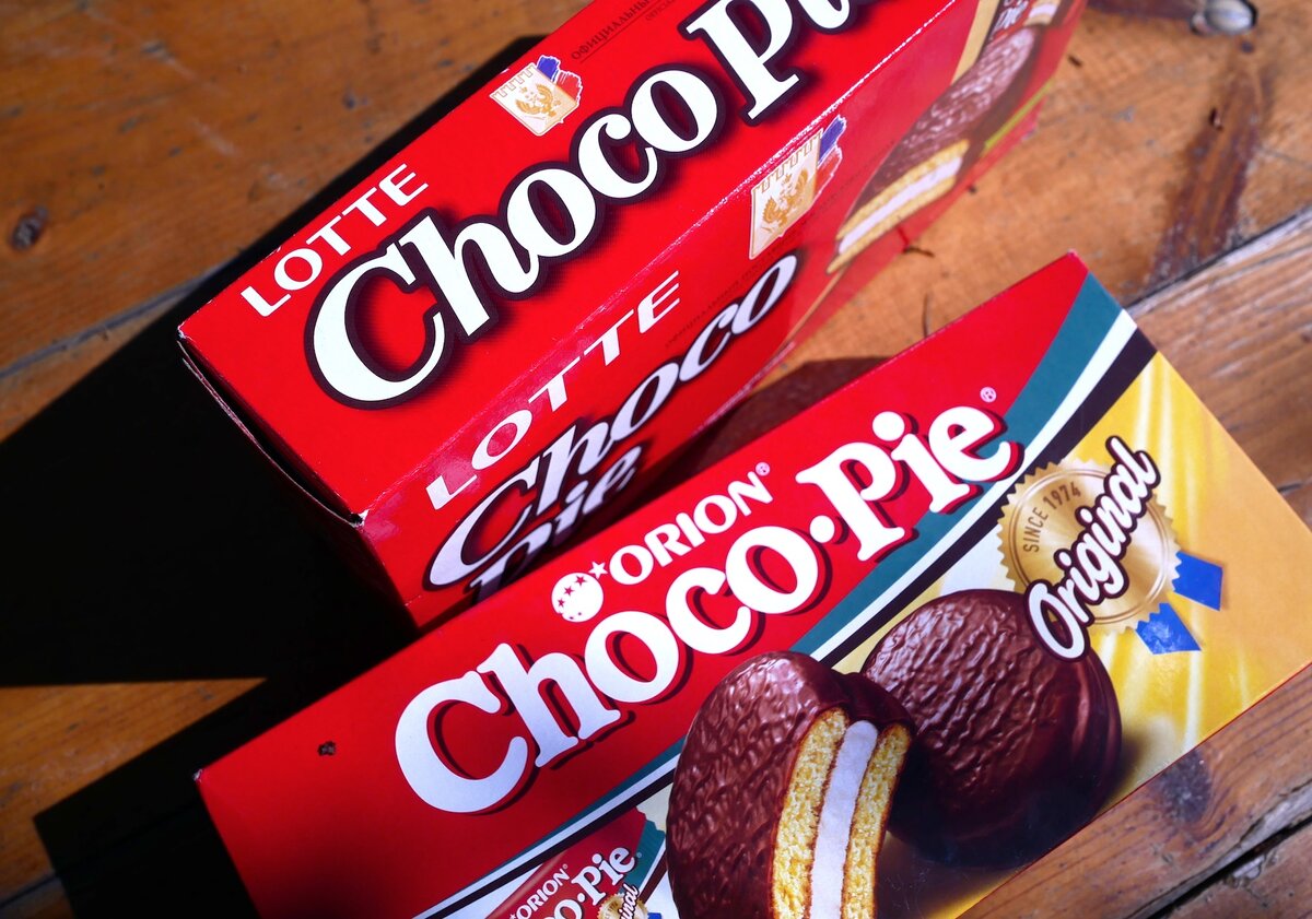 Чокопай орион и лотте. Чоко Пай Орион и Лотте. Choco pie Lotte или Orion. Орион Лотте Choco pie. Lotte Choco pie vs Orion Choco pie.