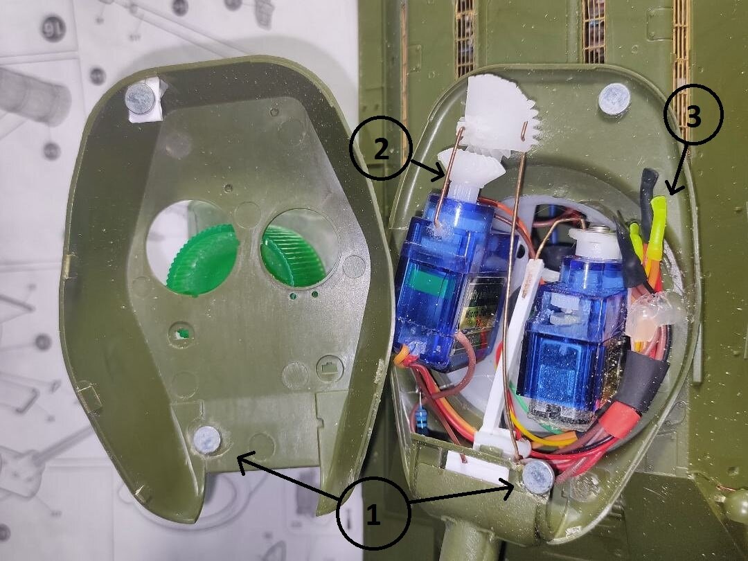 1 - места подреза для установки магнитов. 2 - дополнительная латунная штанга. 3 - провода сервоприводов