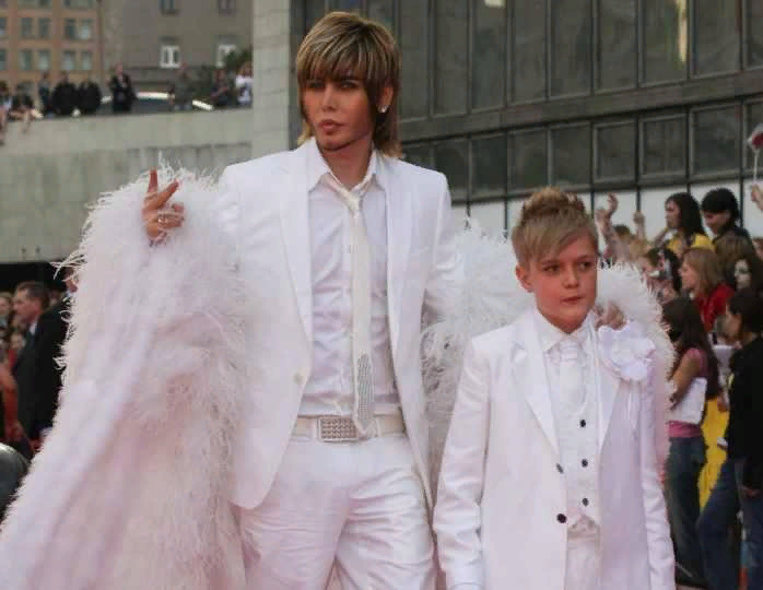 Сергей Зверев с сыном Фото из источника Яндекс Картинки
