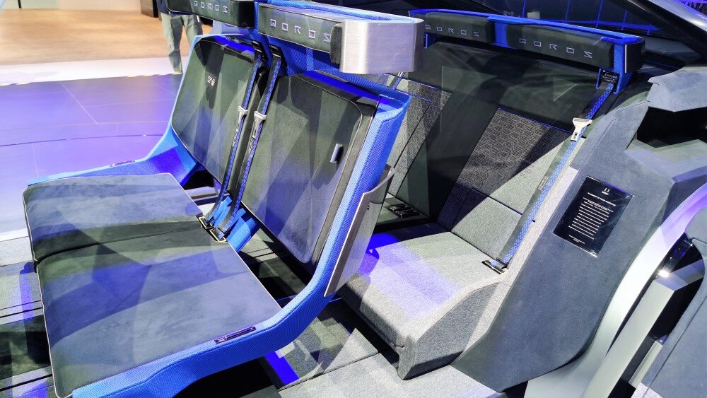На фото: салон концептуального купе Qoros Milestone.