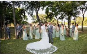 Нет прекраснее на свете чувства, чем любовь. Каждая семейная пара с трепетом вспоминает, как они познакомились, тот момент, когда между ними вспыхнуло то самое неземное чувство, как от счастья кружилась голова, земля уходила из-под ног, и небо казалось все выше и выше, время как будто бы останавливалось.Такие чувства испытывают супруги вновь и вновь, перелистывая свой свадебный альбом или просматривая видео со свадьбы. У некоторых пар имеется небольшой видеоролик о своей лавстори от 5 до 20 минут длительностью, в котором переданы те чувства, эмоции, которые испытывают друг к другу мужчина и женщина, отношения между ними.Термином «лавстори» фотографы называют серию фотоснимков в виде слайдшоу, отображающую романтическую историю любви. Как правило, такая фотосессия проходит незадолго до дня бракосочетания. Сценарий для лавстори молодожены придумывают чаще сами. Если же возникают трудности, стоит обратиться к опытному фотографу, он обязательно подскажет, как лучше провести подобного рода фотосет.Конечно, у каждой пары свои какие-то памятные события, приветствия, фразы, понятные только им двоим, поэтому чтобы получилась именно ваша лавстори, нужно стремиться к тому, чтобы основная идея исходила именно от вас. Вспомните, а вдруг у вас с любимым человеком есть свое тайное местечко, где вы до замужества любили уединяться. Почему бы не отснять фотосессию именно там. Часто в фотосессии лавстори возлюбленные затрагивают трогательный момент предложения руки и сердца. Некоторые пары знакомятся не всегда в романтичной обстановке. Согласитесь, о какой романтике может идти речь, если она нечаянно поцарапала его машину, он вылетел, накричал на бедную девушку или в кафе он нечаянно опрокинул на нее чашечку кофе. В любом случае опытный оператор подскажет вам, как наиболее удачно можно обыграть даже самую казуистическую ситуацию.Часто люди при камерах ведут себя не совсем так, как в жизни. А для такого рода фотосессии как раз обязательно максимально расслабиться, раскрепоститься, дать волю чувствам. Необходимо просто забыться, не замечать фотографа, объектив фотоаппарата, вести себя так, будто вы вдвоем наедине. Фотосессиями лавстори занимаются свадебные фотографы. От того насколько слажено вы вместе сработаетесь, зависит качество свадебной фотосессии. Снимая свои историю любви, вы будто репетируете поведение свое перед камерами на предстоящем празднике.