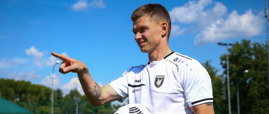 Полузащитник «Рубина» и бывший игрок сборной России Олег Шатов заявил, что его не устраивают многие вещи в стране и заявил. 