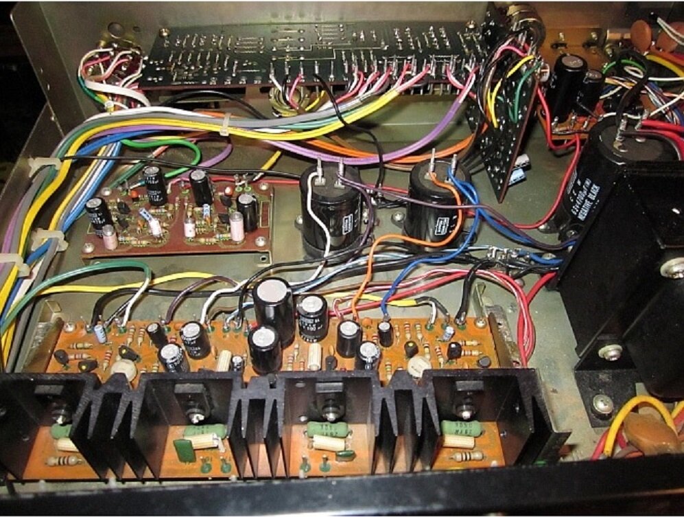 Pioneer SA-6200, вид изнутри