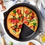 Советы по рецепту пиццы изепт:
5 from 5 votes




Prep Time: 30 mins
Cook Time: 15 mins
Serves 2
PIN RECIPE PRINT RECIPE

Once you try this cast iron pizza recipe, you'll never make pizza any other way! Use the toppings suggested here, or customize this recipe with your favorite pizza toppings.


Ingredients

1 3 to 4 ounce plant-based Italian sausage link*,, see note
14 ouncesfrom 1 recipe Homemade Pizza Dough**Extra-virgin olive oil, for brushing and drizzling
, or 1/2 cup grated mozzarella cheese
Scoops of Cashew Cream2 tablespoons chopped red onion
½ банки артишока объемом 14 унций, осушенной и разрезанной на четыре части

⅓ чашкажареный красный перец и / или жареные помидорыДольки песто
Листья базилика
Хлопья красного перца


Разогрейте духовку до 450 ° F.

Колбасу на растительной основе нарезать небольшими кусочками. В небольшой чугунной сковороде на среднем огне обжарьте кусочки колбасы до золотистого цвета 1-2 минуты.

Выдавите тесто для пиццы в сухую 10-дюймовую чугунную сковороду, прижав более толстый край теста по краю, чтобы сформировать корочку пиццы. Расколоть растянутое тесто вилкой. Нагрейте сковороду на плите 2 минуты на среднем огне. Благодаря этому нижняя часть корочки станет хрустящей.

Снимите с огня и соберите пиццу. Смажьте корочку оливковым маслом. Нанесите тонкий слой крема из кешью на тесто в качестве основы для начинки или посыпьте тертым сыром моцарелла. Сверху выложите красный лук, артишоки, красный перец и / или помидоры и кусочки колбасы. Выпекать от 10 до 12 минут или пока корочка не станет светло-золотистой и прожариться.

Сверху посыпьте ложкой песто, сбрызните оливковым маслом, свежим базиликом и хлопьями красного перца.

Примечания
** Примечание: по нашему рецепту теста для домашней пиццы получается 16 унций теста; однако мы обнаружили, что 14 унций лучше всего подходят для 10-дюймовой чугунной сковороды. Предлагаю сделать полный рецепт и оторвать небольшой кусок теста для другого (мини-пиццы) использования. В качестве альтернативы вы можете использовать 12-дюймовую сковороду с полным рецептом теста.
* Мы использовали итальянскую колбасу на растительной основе Lightlife.
