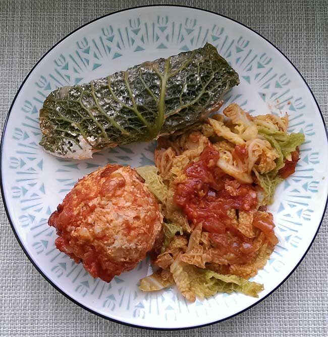 Тефтели и голубцы. Фото автора