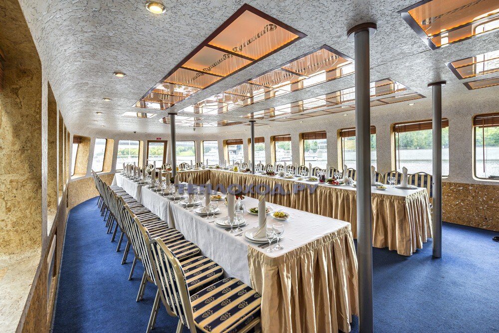 Банкетный зал теплохода "Уникум", Нижняя палуба